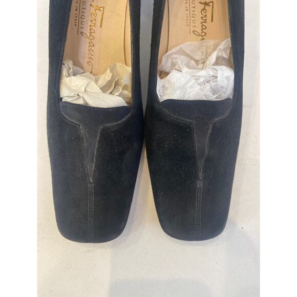 Salvatore Ferragamo Boutique Black Velour Square Toe Heels Sz 7 AA Narrow - Picture 2 of 8
